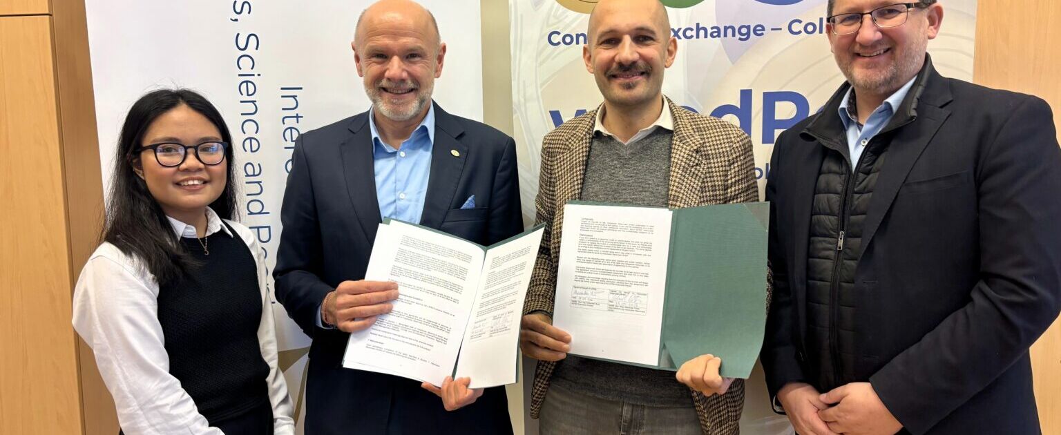 WoodPop Vertragsunterzeichnung